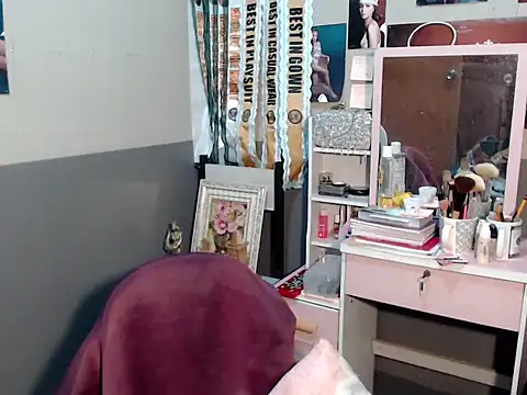 Snapshot of miya_khali chatting on November 17, 12:00 pm miya khali online show from November 17, 12:00 pm