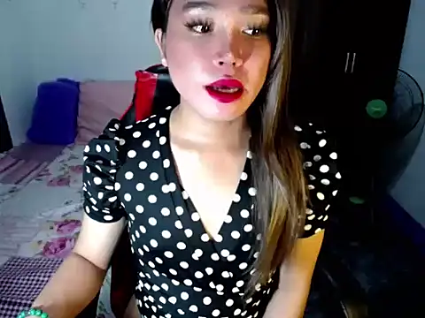 Urassiansweetcummer online show from October 24, 2:08 am