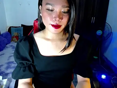 Urassiansweetcummer online show from May 13, 12:19 am