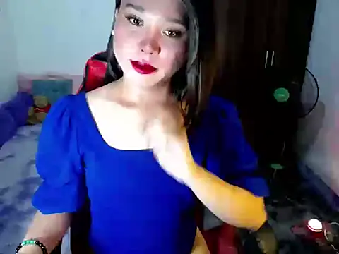 Urassiansweetcummer online show from May 30, 1:46 am