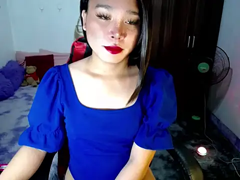 Urassiansweetcummer online show from June 19, 12:59 am