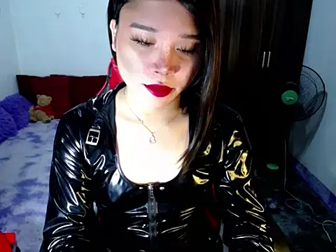 Urassiansweetcummer online show from June 30, 11:28 pm