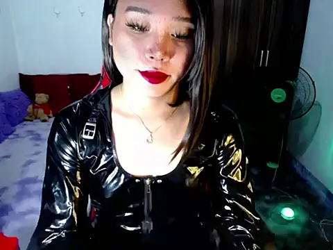 Urassiansweetcummer online show from July 2, 10:49 pm