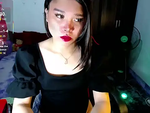 Urassiansweetcummer online show from July 14, 2:56 pm