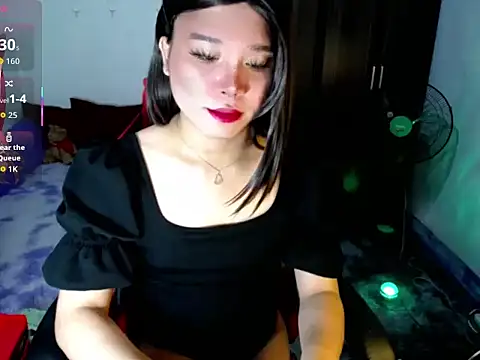 Urassiansweetcummer online show from July 15, 3:01 am