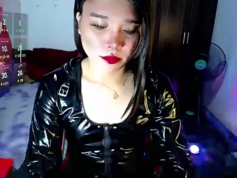 Urassiansweetcummer online show from July 17, 2:07 am