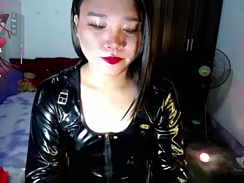 Urassiansweetcummer online show from July 23, 1:52 am