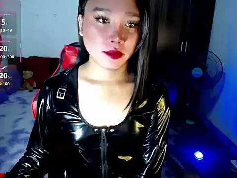 Urassiansweetcummer online show from August 1, 1:38 am