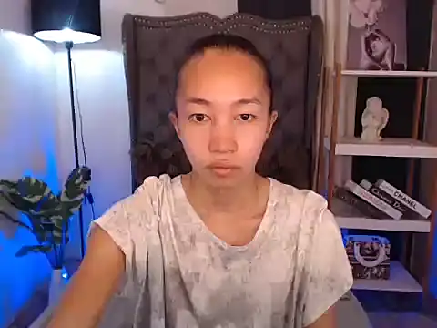 Snapshot of Sweet_kittyxx chatting on October 22, 5:08 am Sweet kittyxx online show from October 22, 5:08 am