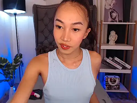 Snapshot of Sweet_kittyxx chatting on December 4, 6:44 am Sweet kittyxx online show from December 4, 6:44 am