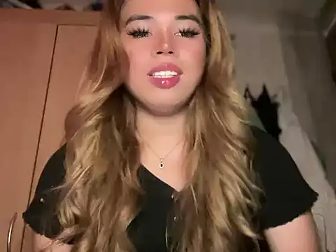 Snapshot of goddessofalltime chatting on April 16, 1:28 am goddessofalltime online show from April 16, 1:28 am