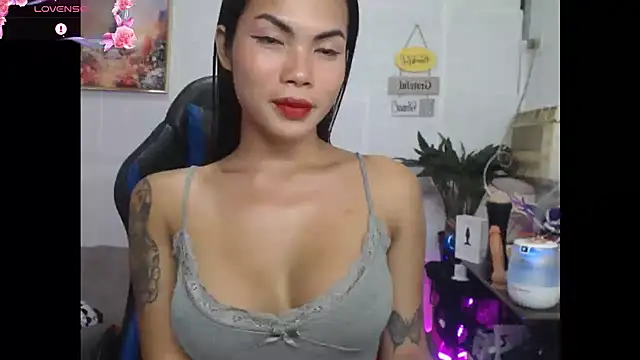 Snapshot of lucyheart777 chatting on May 14, 2:18 am lucyheart777 online show from May 14, 2:18 am