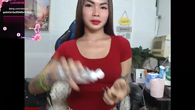 Snapshot of lucyheart777 chatting on August 1, 2:33 am lucyheart777 online show from August 1, 2:33 am