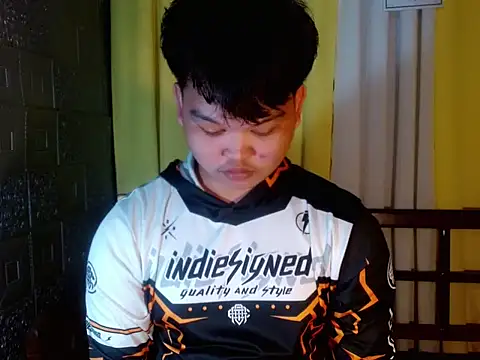 Snapshot of Reynelcock chatting on November 3, 10:27 am Reynelcock online show from November 3, 10:27 am