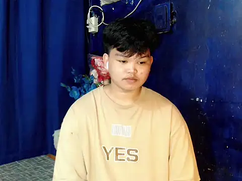 Snapshot of Reynelcock chatting on November 8, 4:51 pm Reynelcock online show from November 8, 4:51 pm