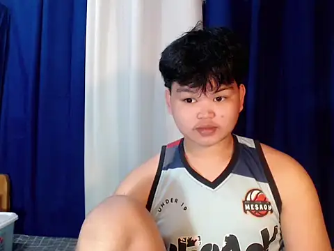 Snapshot of Reynelcock chatting on November 12, 3:12 pm Reynelcock online show from November 12, 3:12 pm