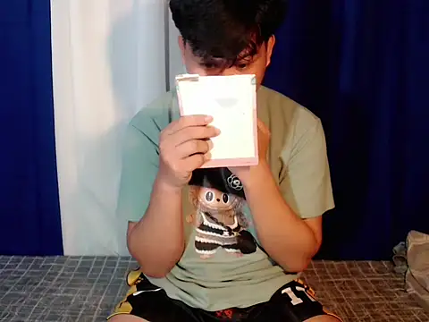 Snapshot of Reynelcock chatting on November 16, 11:05 am Reynelcock online show from November 16, 11:05 am