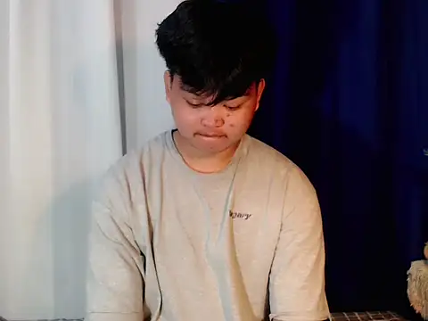 Snapshot of Reynelcock chatting on November 18, 1:22 am Reynelcock online show from November 18, 1:22 am