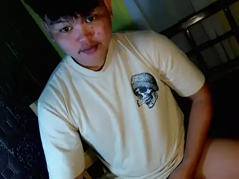 Snapshot of Reynelcock chatting on November 28, 7:00 am Reynelcock online show from November 28, 7:00 am