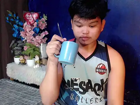 Reynelcock online show from March 8, 6:23 pm