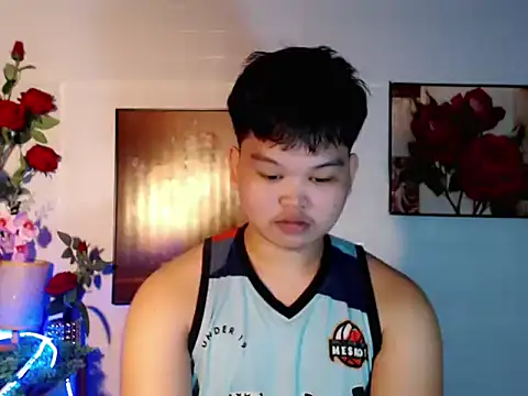 Snapshot of Reynelcock chatting on June 22, 5:59 am Reynelcock online show from June 22, 5:59 am