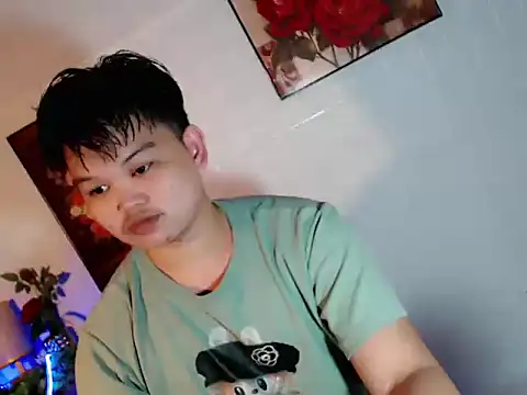 Snapshot of Reynelcock chatting on June 26, 4:11 pm Reynelcock online show from June 26, 4:11 pm