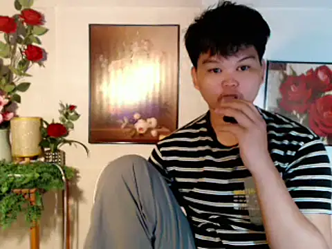 Snapshot of Reynelcock chatting on July 18, 9:35 am Reynelcock online show from July 18, 9:35 am
