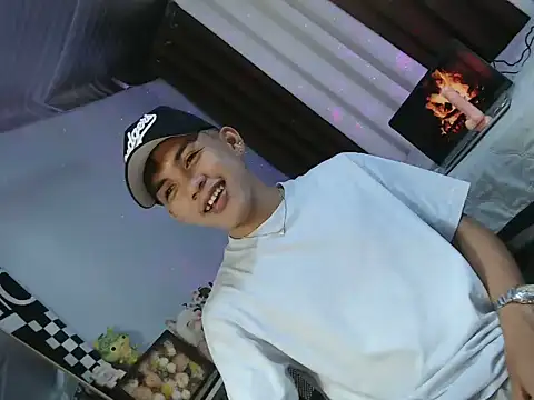 Snapshot of urhot_chany chatting on July 6, 7:27 pm urhot chany online show from July 6, 7:27 pm