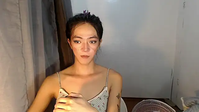 Snapshot of slimladyxoxo chatting on October 16, 10:05 am slimladyxoxo online show from October 16, 10:05 am