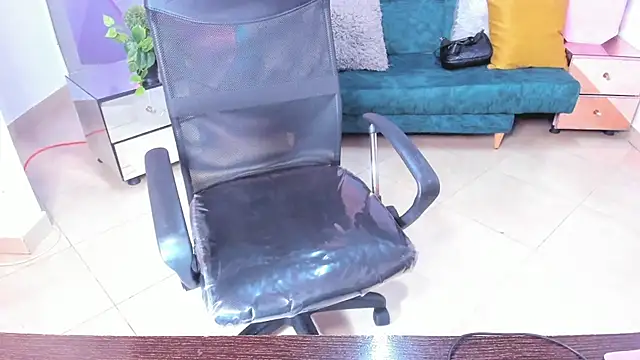 Dantzel  online show from December 18, 12:22 pm