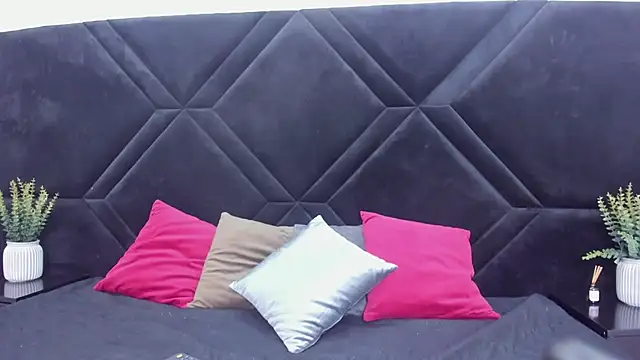 Dantzel  online show from March 17, 7:17 pm