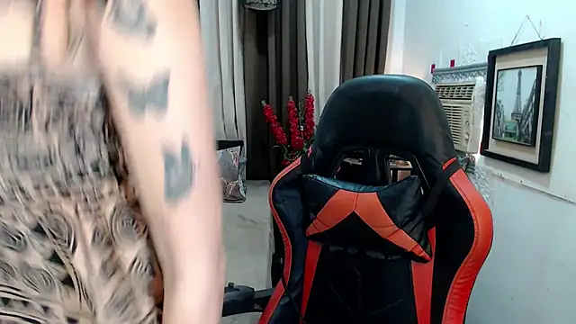 Snapshot of Goddess_Isabel chatting on October 22, 12:44 am Goddess Isabel online show from October 22, 12:44 am