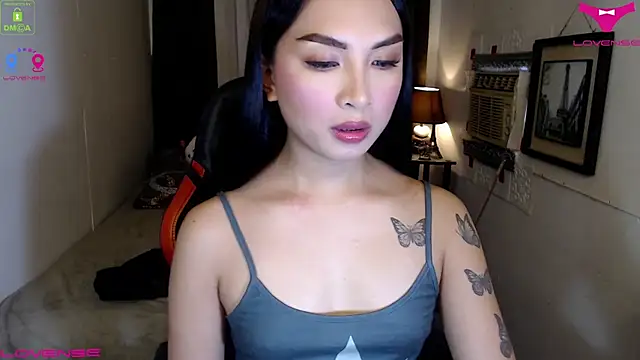 Snapshot of Goddess_Isabel chatting on November 21, 2:32 am Goddess Isabel online show from November 21, 2:32 am