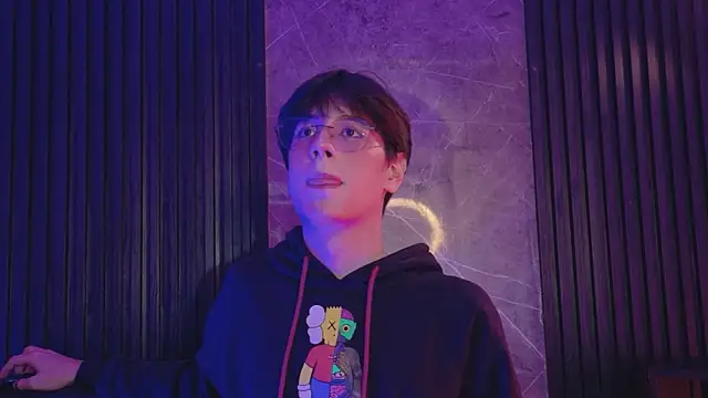 Snapshot of luixdust_ chatting on September 17, 5:20 am luixdust online show from September 17, 5:20 am