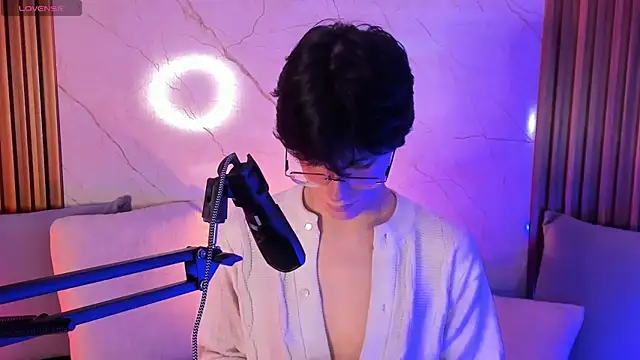 Snapshot of luixdust_ chatting on September 28, 4:07 am luixdust online show from September 28, 4:07 am