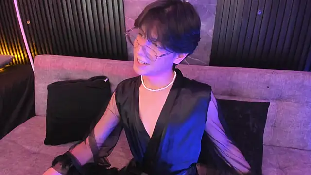 Snapshot of luixdust_ chatting on November 7, 5:07 am luixdust online show from November 7, 5:07 am