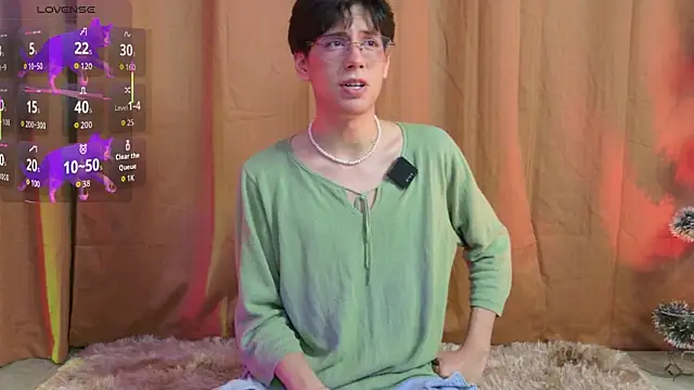 Snapshot of luixdust_ chatting on December 15, 6:17 am luixdust online show from December 15, 6:17 am