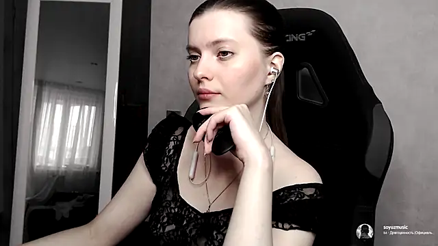 cute elfy  online show from September 17, 3:03 pm