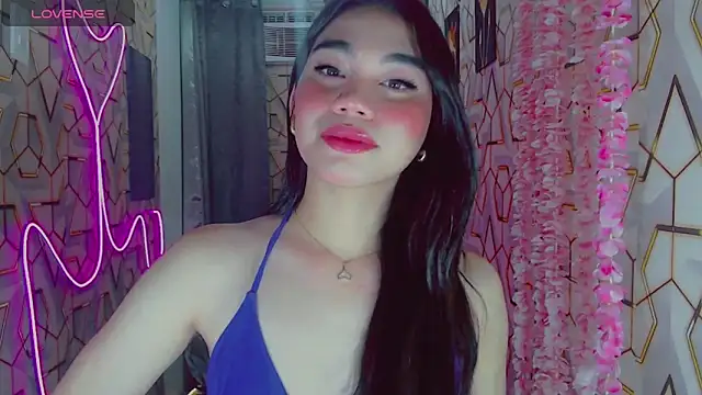 DreamGirlMia online show from May 22, 1:50 pm