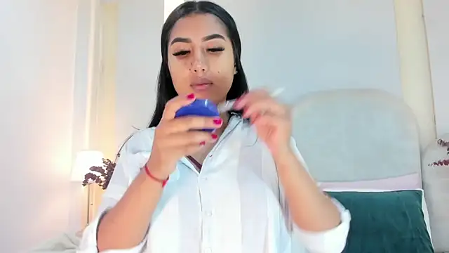 Snapshot of SalomeeBell chatting on November 10, 8:41 pm SalomeeBell online show from November 10, 8:41 pm