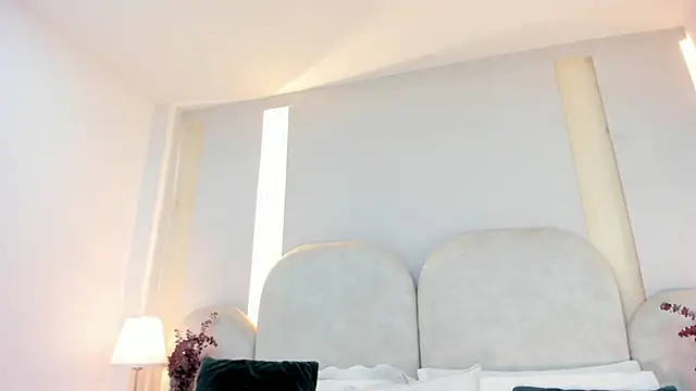 Snapshot of SalomeeBell chatting on November 12, 8:19 pm SalomeeBell online show from November 12, 8:19 pm