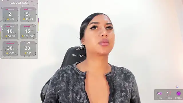 Snapshot of SalomeeBell chatting on December 22, 8:28 pm SalomeeBell online show from December 22, 8:28 pm