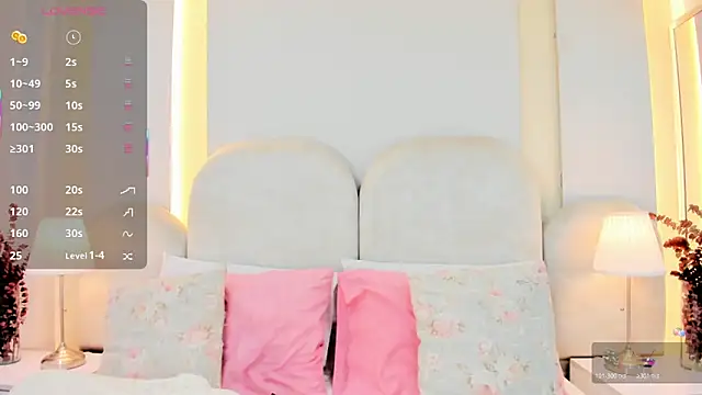 Snapshot of SalomeeBell chatting on February 13, 8:27 pm SalomeeBell online show from February 13, 8:27 pm