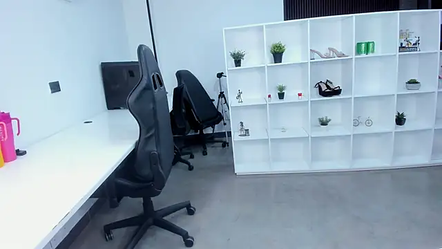 Snapshot of megan_bigboobs_ chatting on October 19, 10:38 am megan bigboobs online show from October 19, 10:38 am