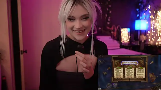 littlelune online show from October 14, 12:00 am