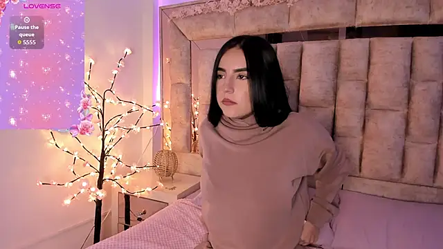 Snapshot of -Melissa chatting on October 23, 4:12 am -Melissa online show from October 23, 4:12 am