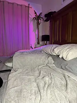 Snapshot of Draculona-666 chatting on December 14, 3:34 am Draculona-666 online show from December 14, 3:34 am