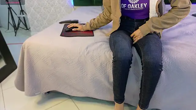 BeccaReedd online show from October 7, 2:53 am