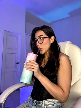 Snapshot of julieta_jhonss chatting on October 4, 1:25 am julieta jhonss online show from October 4, 1:25 am