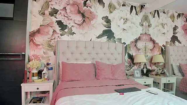 Snapshot of MaddyMay_ chatting on November 7, 8:42 pm MaddyMay online show from November 7, 8:42 pm